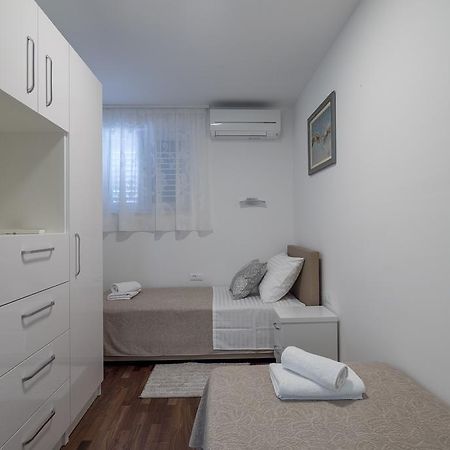 Drop In Split Luxury Suites Buitenkant foto