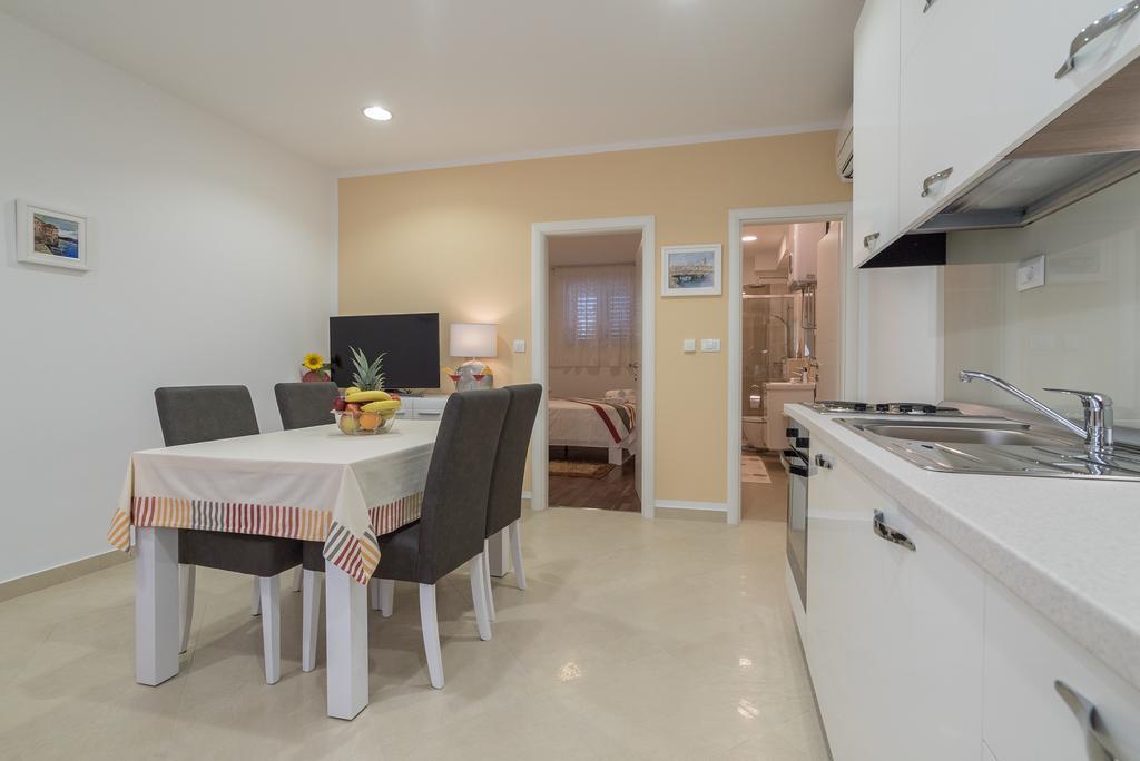 Drop In Split Luxury Suites Buitenkant foto