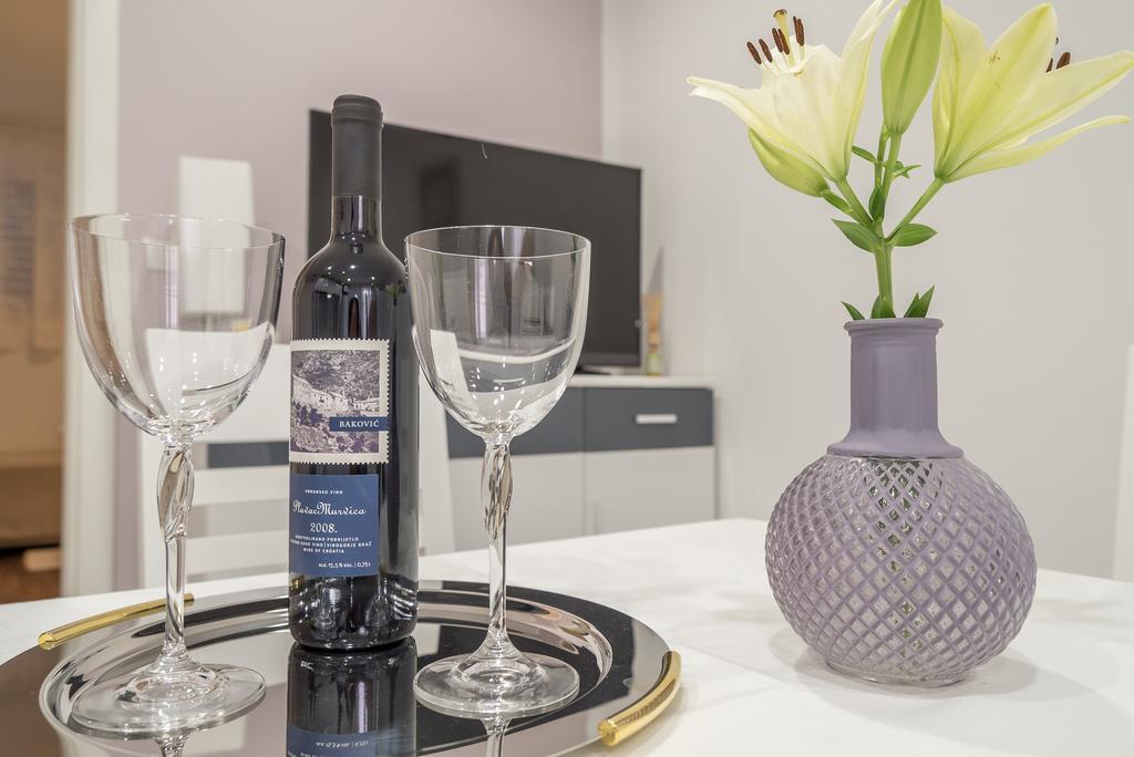 Drop In Split Luxury Suites Buitenkant foto