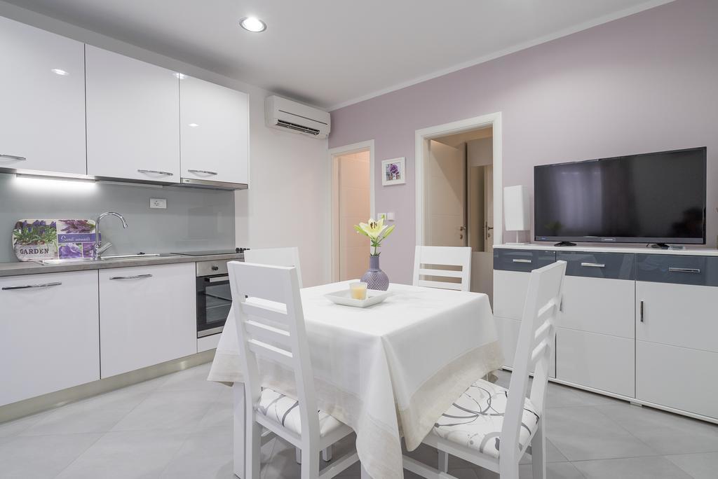 Drop In Split Luxury Suites Buitenkant foto