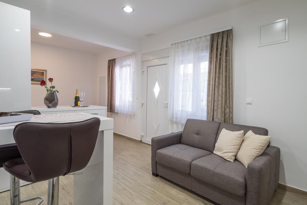 Drop In Split Luxury Suites Buitenkant foto