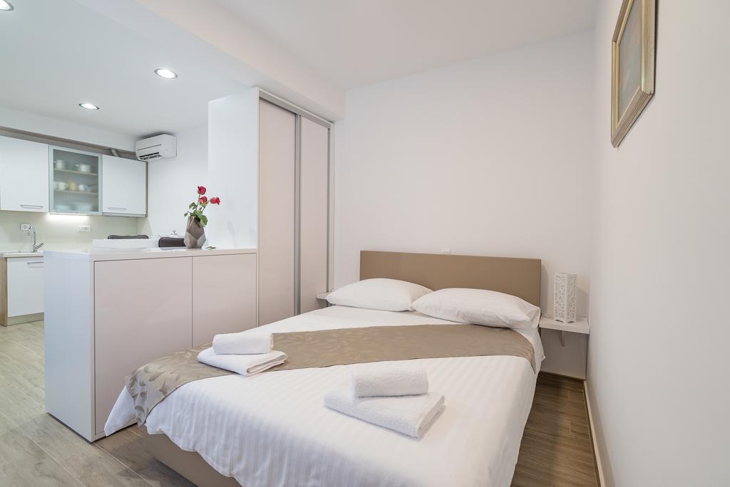 Drop In Split Luxury Suites Buitenkant foto