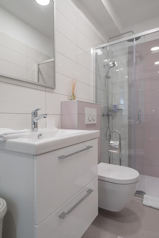 Drop In Split Luxury Suites Buitenkant foto