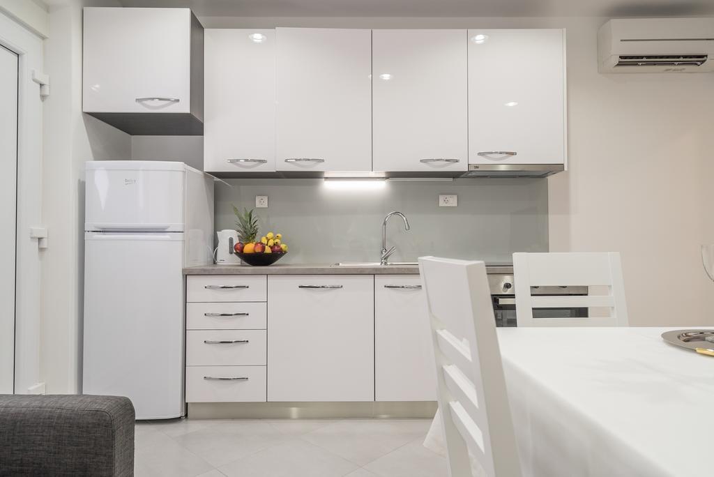 Drop In Split Luxury Suites Buitenkant foto