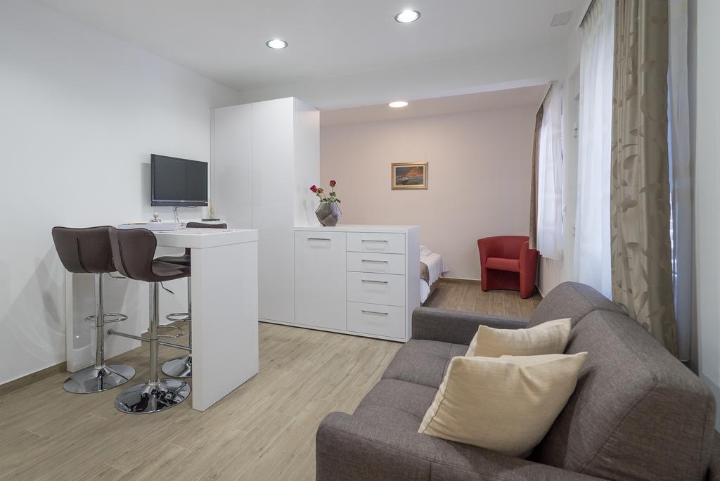 Drop In Split Luxury Suites Buitenkant foto