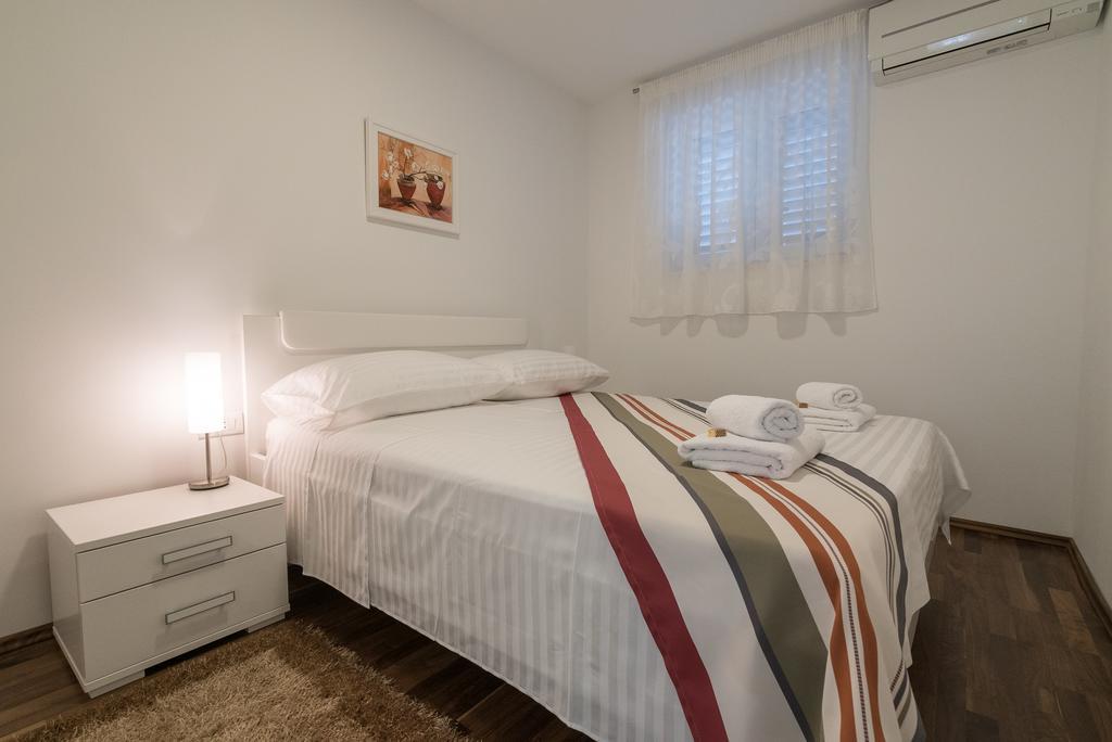 Drop In Split Luxury Suites Buitenkant foto