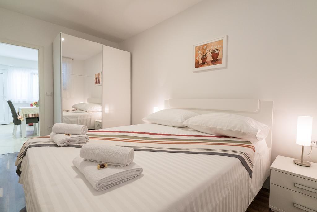 Drop In Split Luxury Suites Buitenkant foto