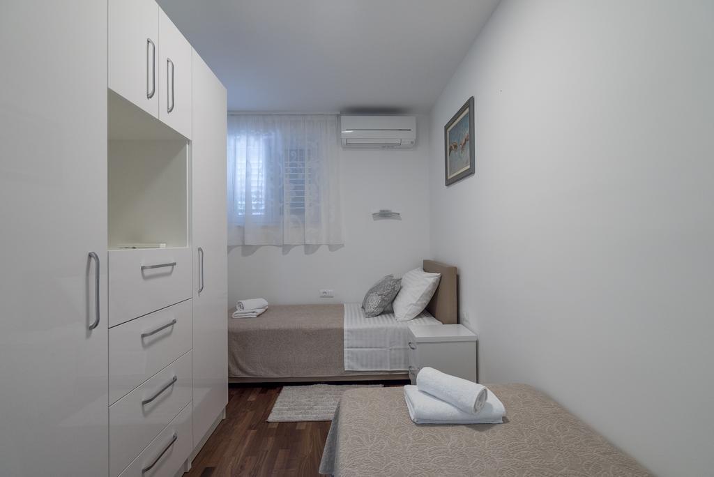 Drop In Split Luxury Suites Buitenkant foto