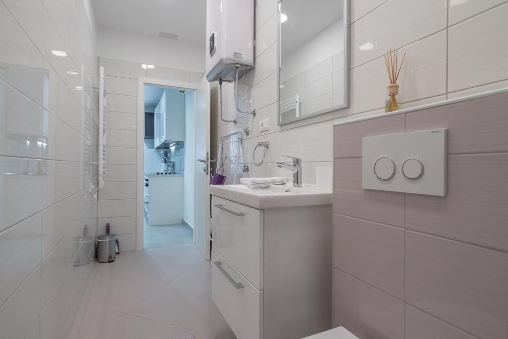 Drop In Split Luxury Suites Buitenkant foto