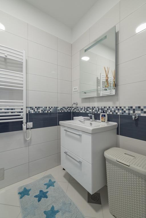Drop In Split Luxury Suites Buitenkant foto