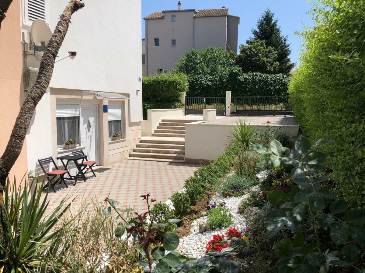 Drop In Split Luxury Suites Buitenkant foto