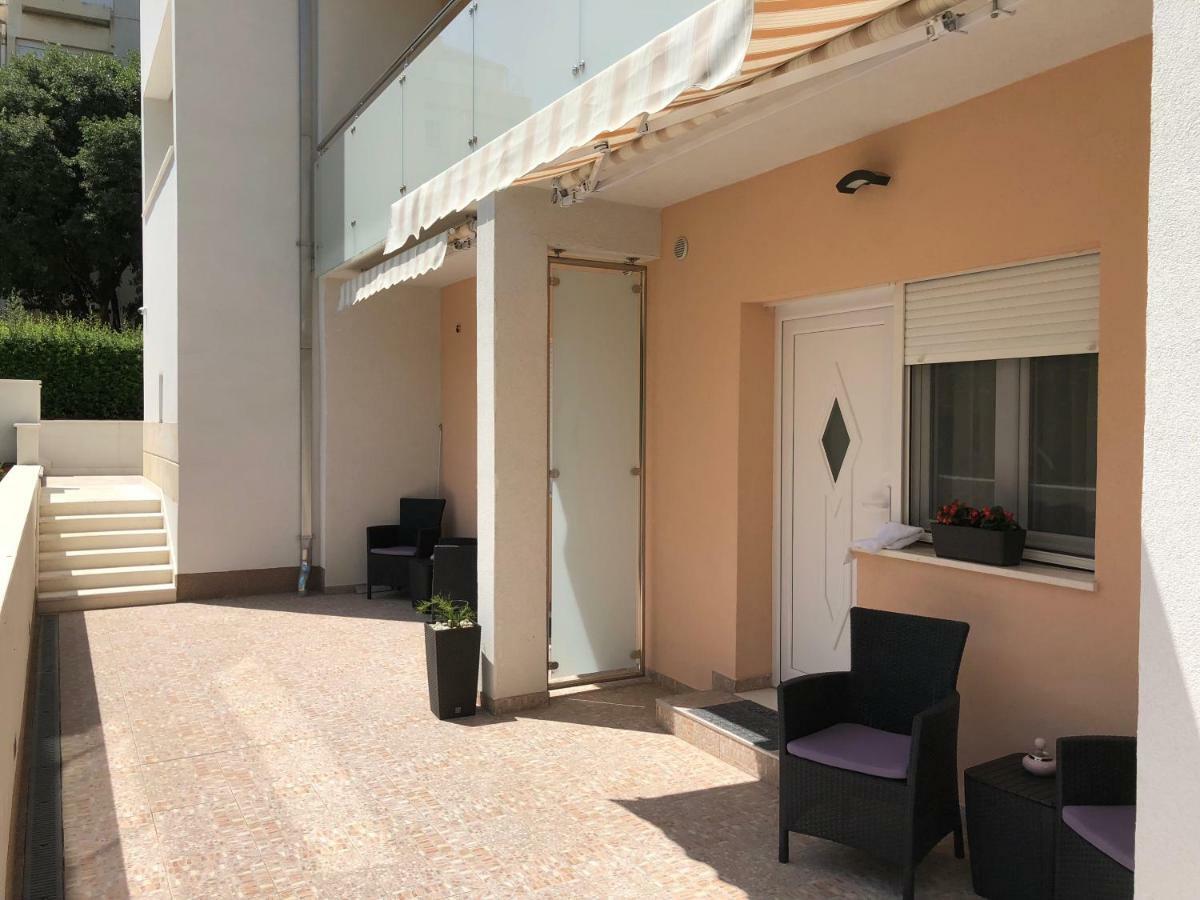 Drop In Split Luxury Suites Buitenkant foto