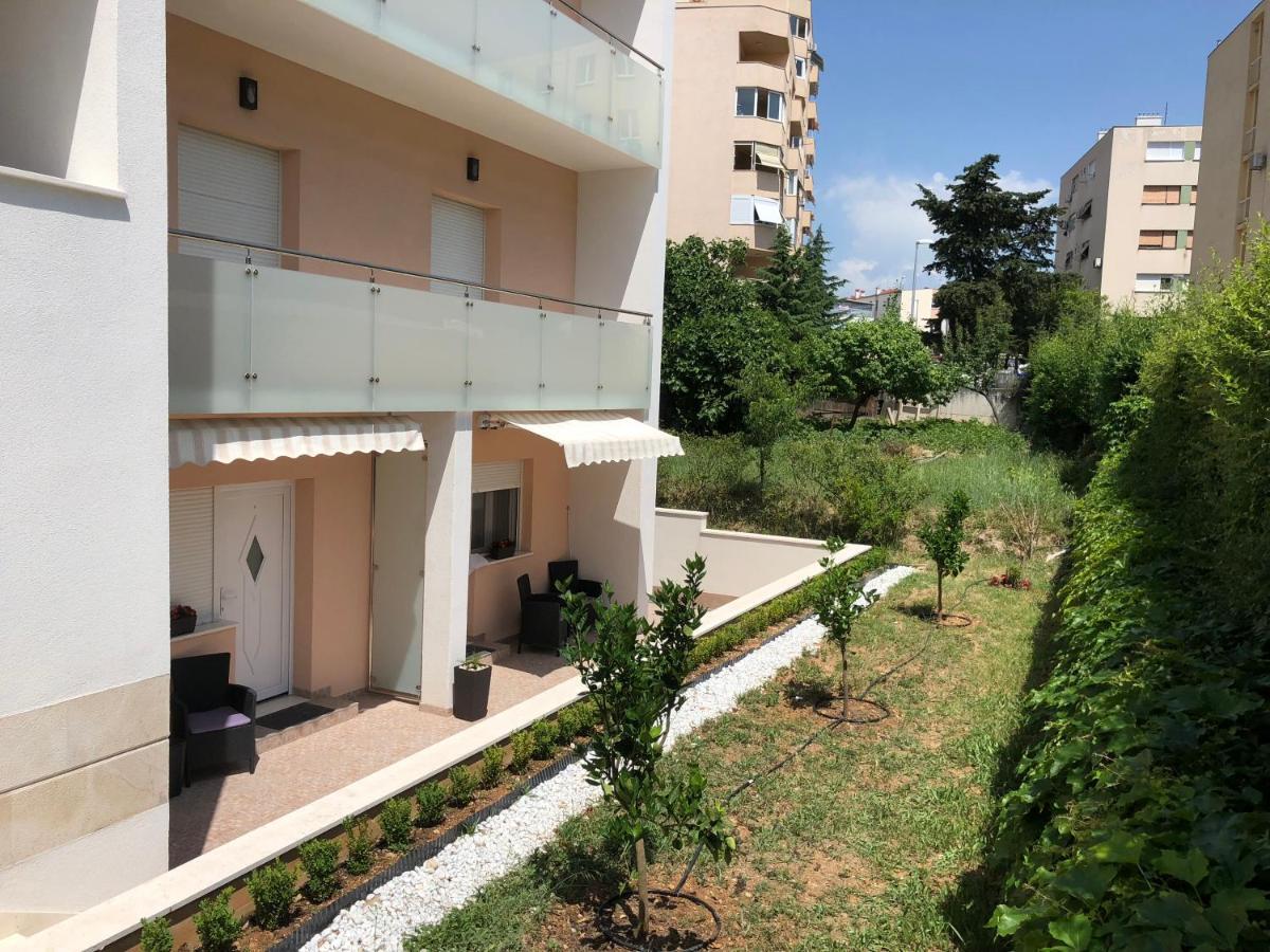 Drop In Split Luxury Suites Buitenkant foto