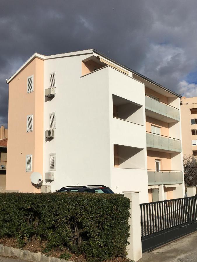 Drop In Split Luxury Suites Buitenkant foto